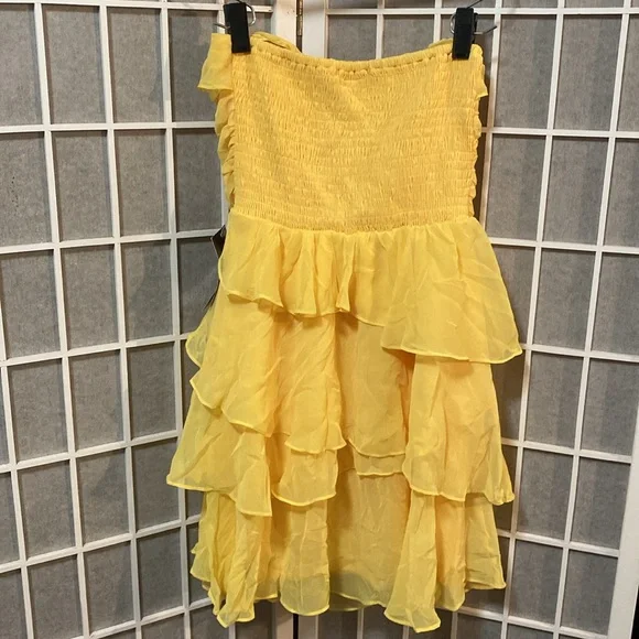 NEW ARDEN B YELLOW STRAPLESS DRESS🌸 - Picture 3 of 8